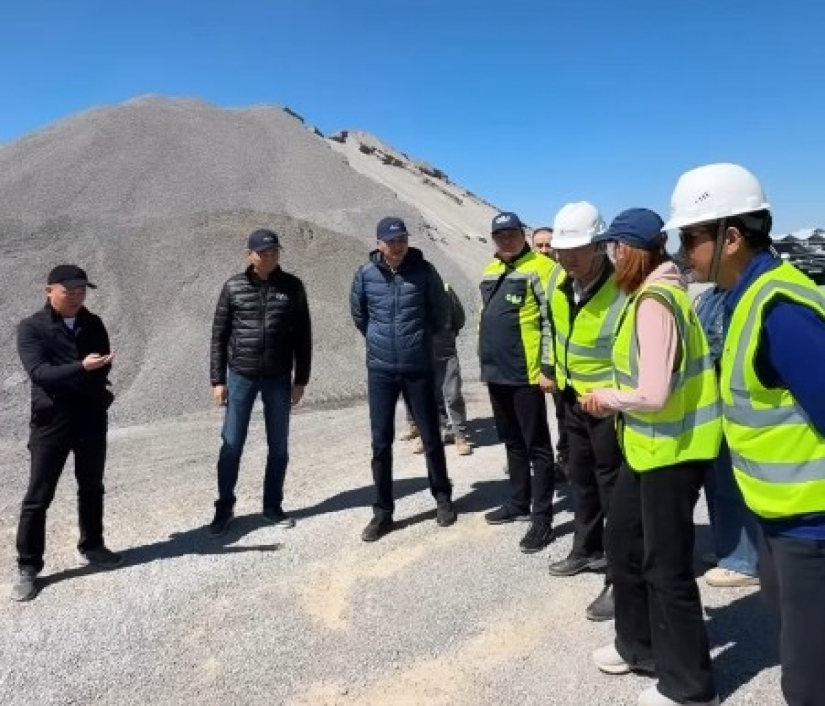 Ұлытау облысының әкімі Дастан Рыспеков Жезқазған-Қызылорда бағытындағы жолды қайта жаңарту жұмыстарын бақылады