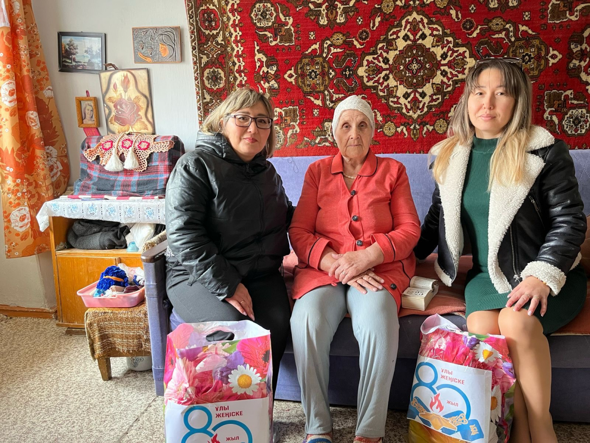 ШҚО Риддер қаласында «Ардағым – ардагерім» акциясы аясында тыл еңбеккерлері құттықталды