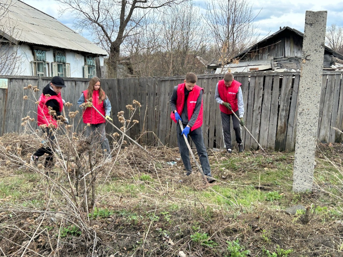 Волонтеры ВКО помогают ветеранам в рамках акции «Ардагерім – ардағым»