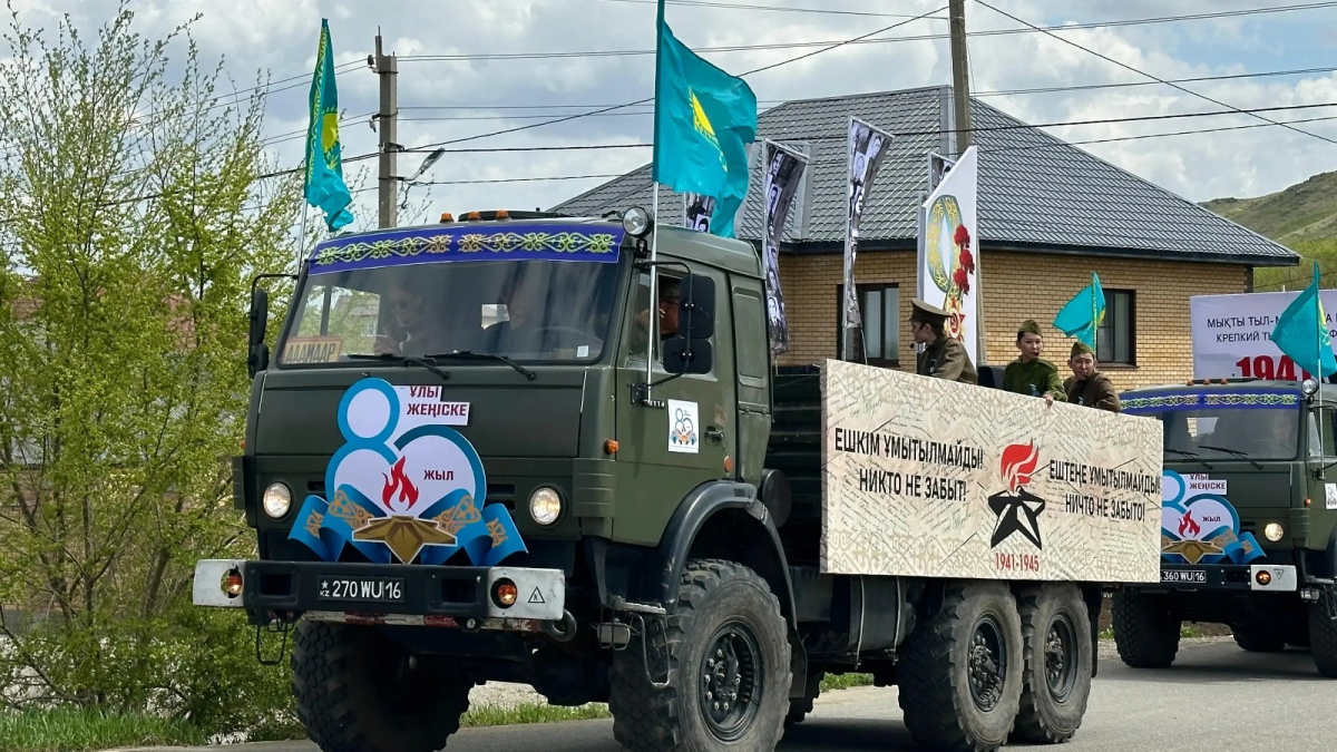 «Көктем Жеңісі»: В Усть-Каменогорске прошел передвижной концерт в честь героев Великой Победы