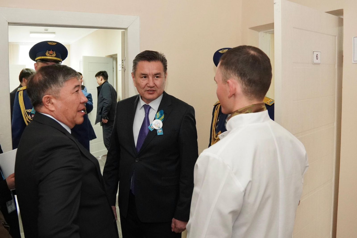 Щит Востока: аким ВКО посетил легендарную часть в Серебрянске