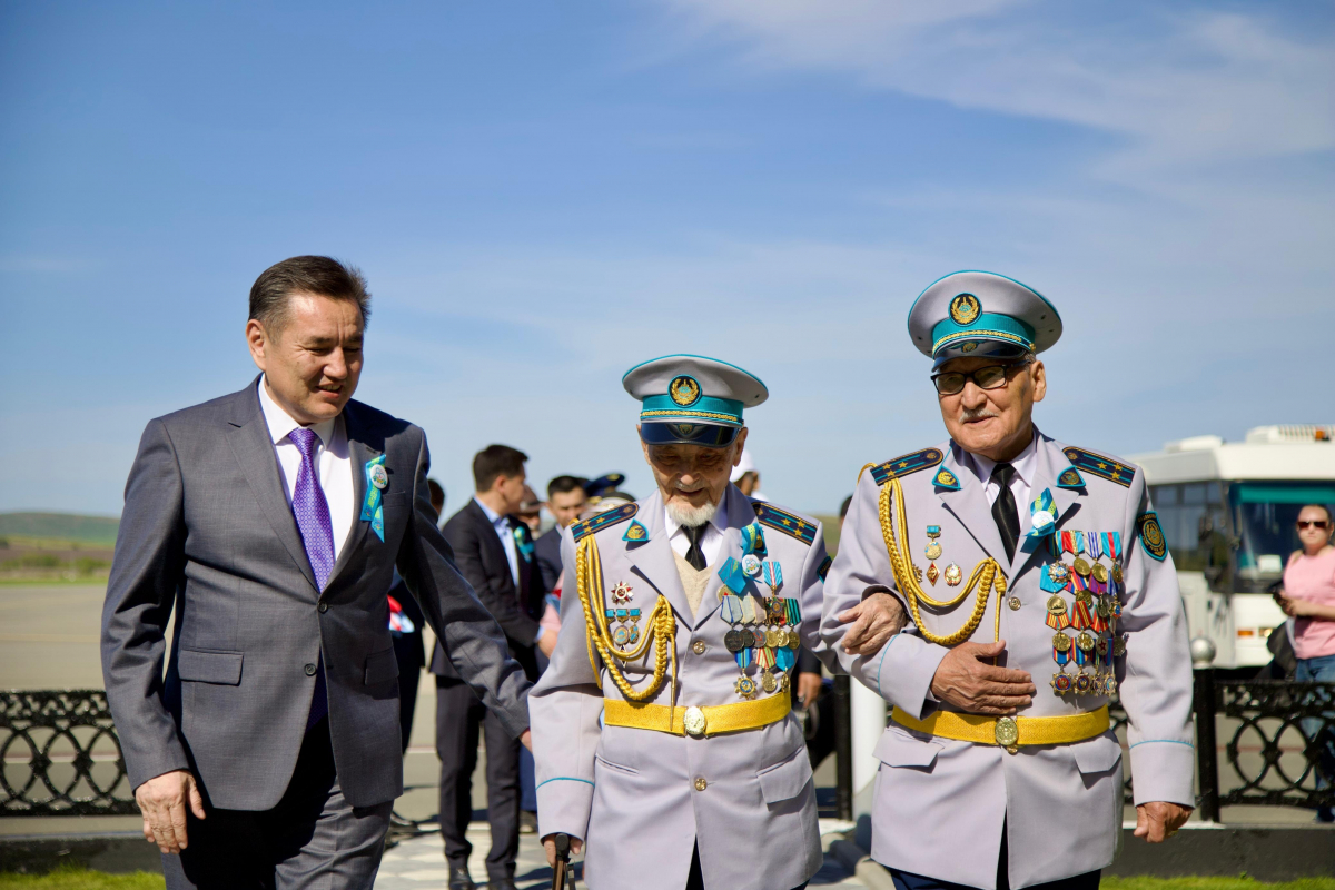 С гордостью и благодарностью: в Усть-Каменогорске встретили участников Парада Победы