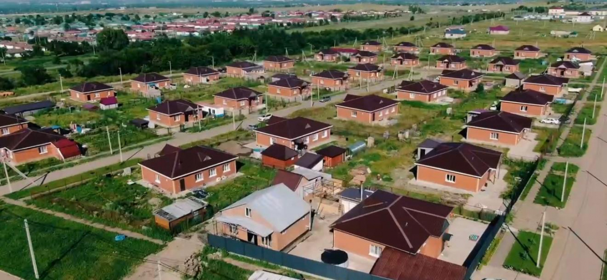 В Восточно-Казахстанской области строят комфортное будущее: десятки школ, медицинских объектов и жилья сданы и продолжают возводиться
