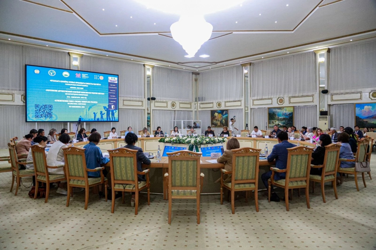 «Отбасы – ұлт болашағы»: Өскеменде отбасы құндылықтары мен еңбек мәдениеті талқыланды