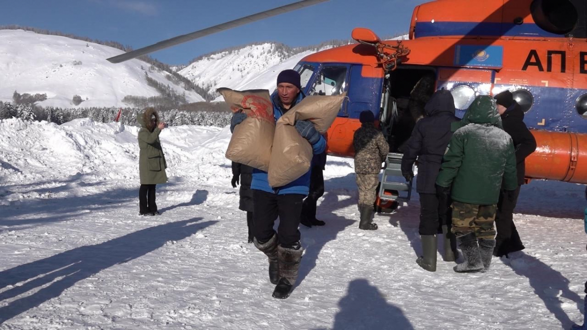 Воздушный рубеж: как вертолетчики Восточного Казахстана охраняют жизни с небес