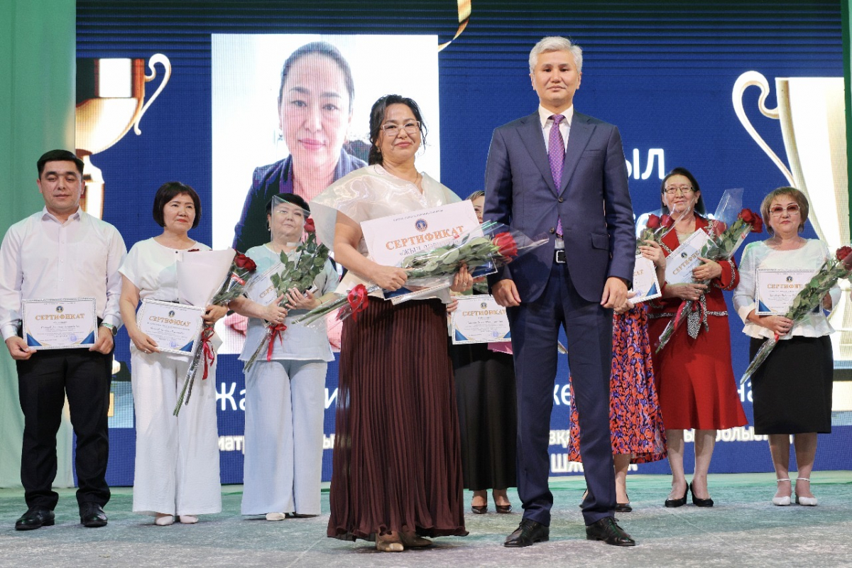 Ұлытау облысының үздік дәрігерлері кәсіби мерекеде марапатталды