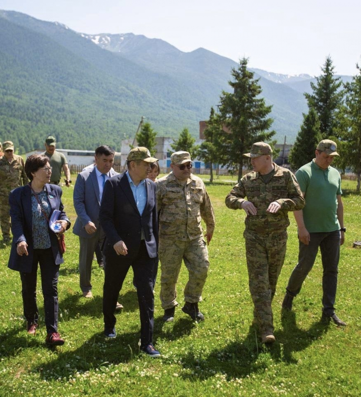 ШҚО әкімі және ҚР Парламенті Мәжілісінің депутаттары Қатонқарағай ауданындағы шекара бөлімшелеріне барды