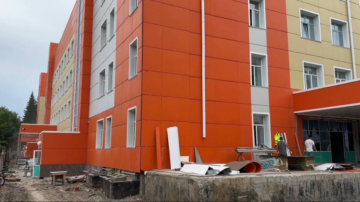 Риддер қаласында жаңа емхананың құрылысы мемлекет меншігіне қайтарылған активтер есебінен қаржыландырылып, жоспарға сай жалғасуда