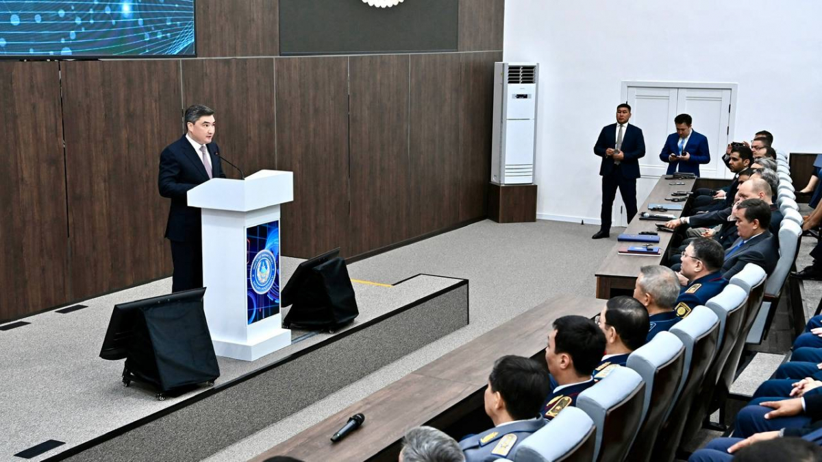 Олжас Бектенов Президент тапсырмасы бойынша өтіп жатқан «Заң және тәртіп» апталығы аясында ІІМ Басқару академиясының ашылуына қатысты