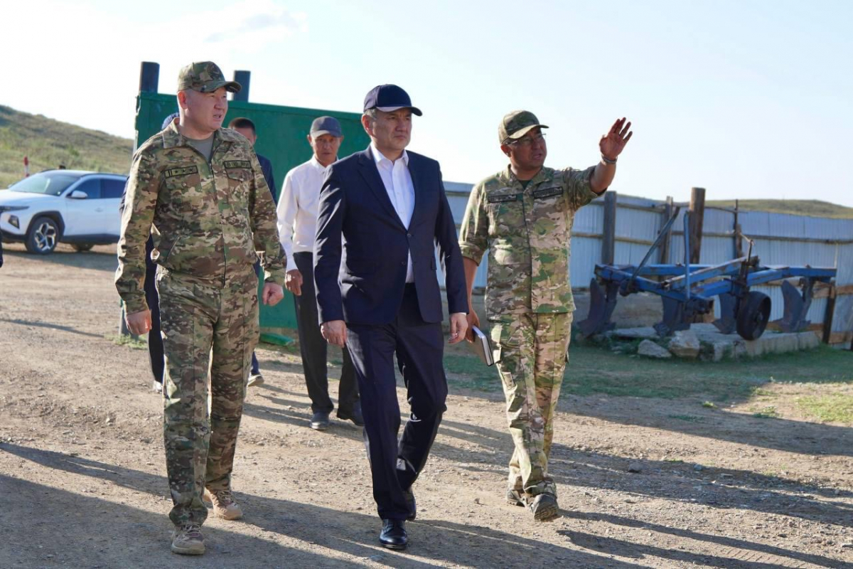 ШҚО әкімі шекара бөлімшесінің жабдықталуымен танысты