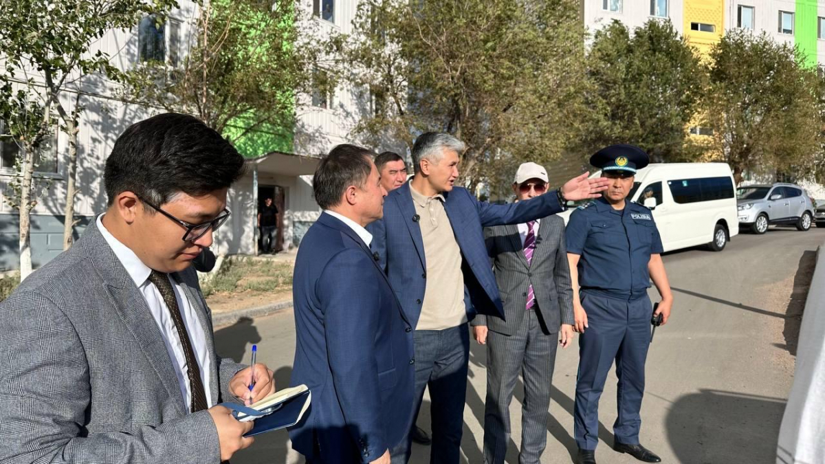 АКИМ ОБЛАСТИ ПРОВЕРИЛ СОСТОЯНИЕ ДЕТСКИХ ИГРОВЫХ ПЛОЩАДОК В ГОРОДЕ ЖЕЗКАЗГАН