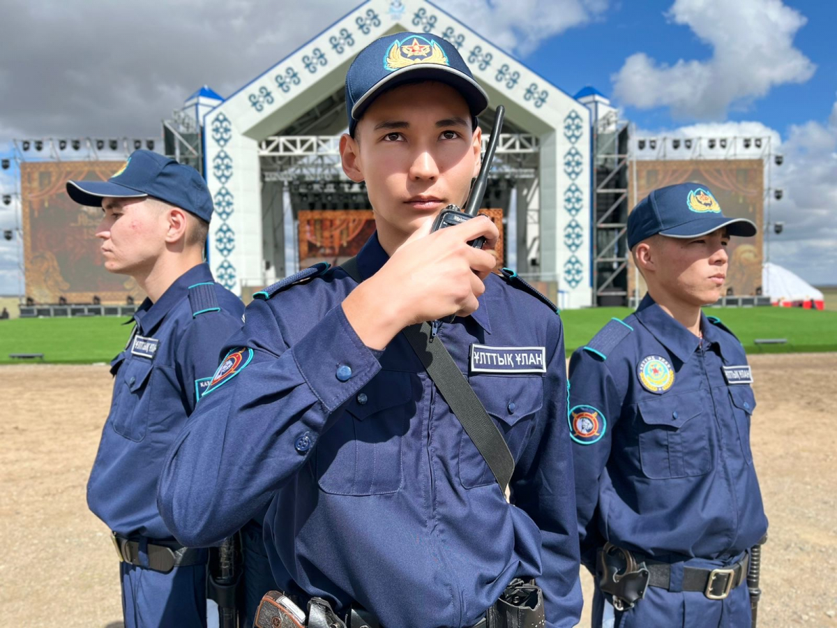 Ұлттық ұландықтар Абай Құнанбайұлының 180 жылдығын атап өту кезінде жоғалған балаларды тапты