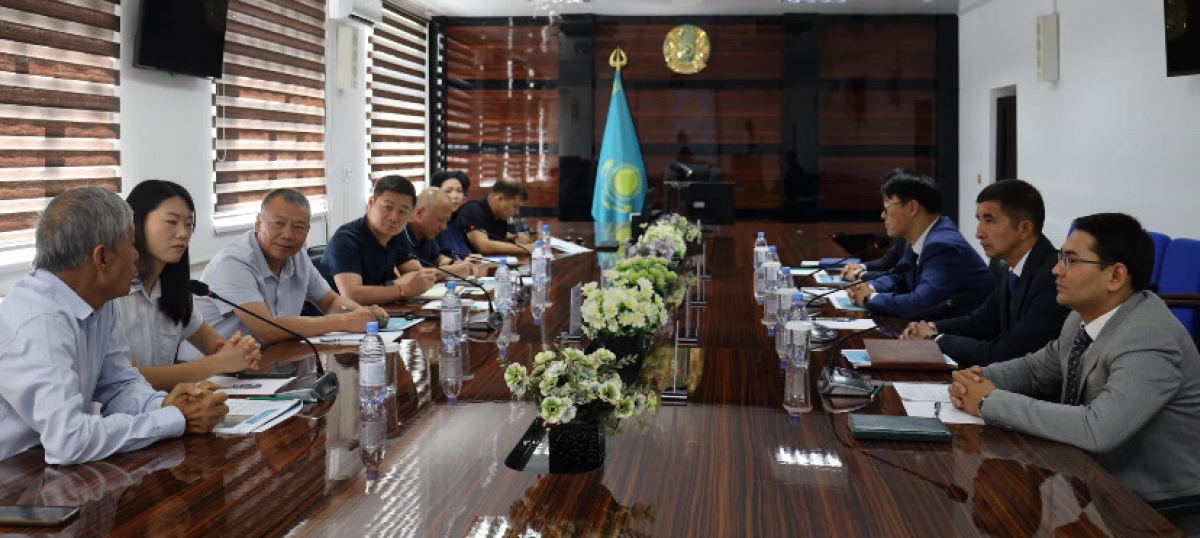 ТҮРКІСТАН ОБЛЫСЫ: ҚЫТАЙЛЫҚ ИНВЕСТОРЛАР ТӨЛЕБИ АУДАНЫНЫҢ ЖҰМЫСЫМЕН ТАНЫСТЫ