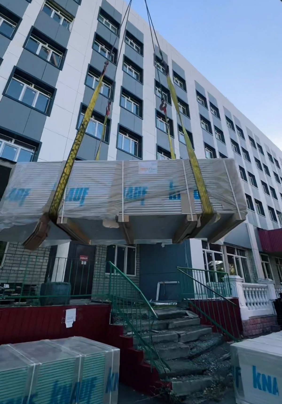 В ВКО реконструируют здание роддома