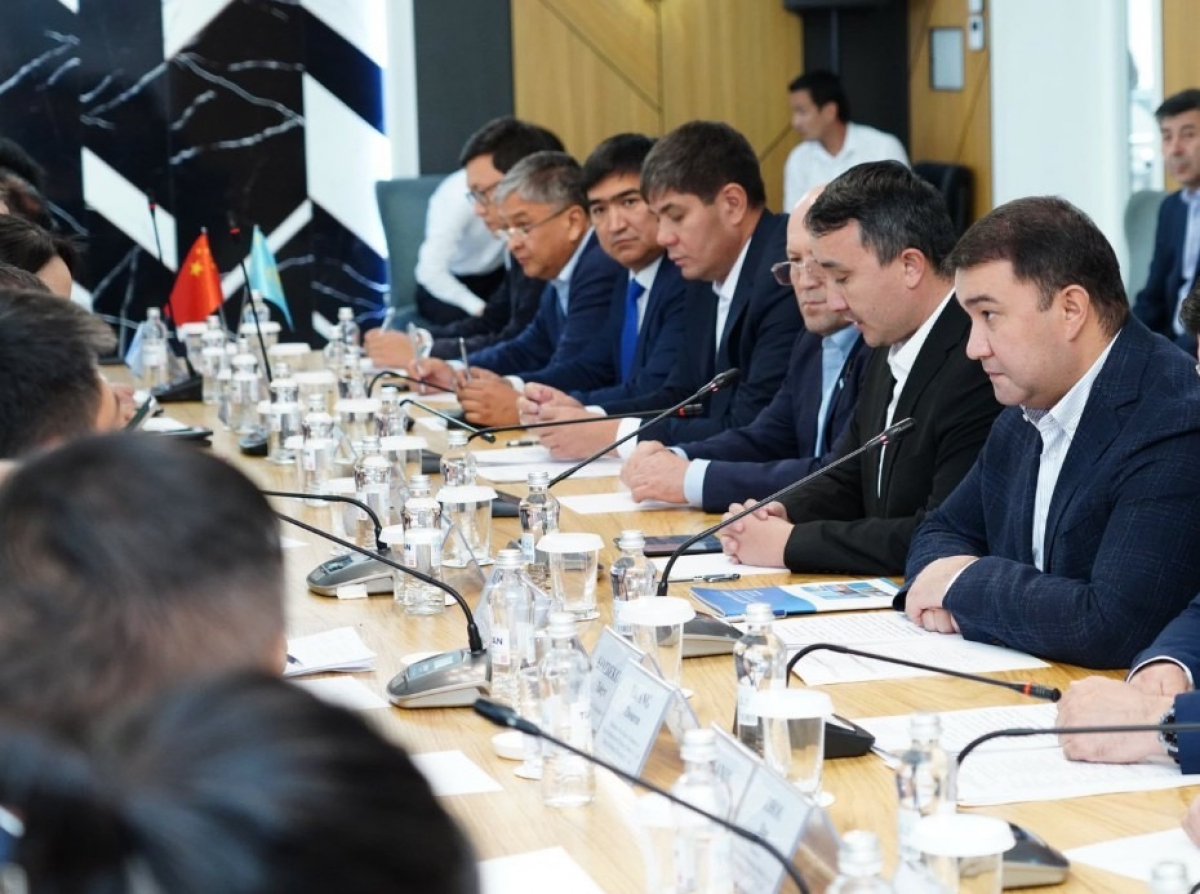 ТҮРКІСТАН ОБЛЫСЫ: ӨҢІР БАСШЫСЫ ҚЫТАЙДЫҢ БИЗНЕС ДЕЛЕГАЦИЯСЫМЕН КЕЗДЕСТІ