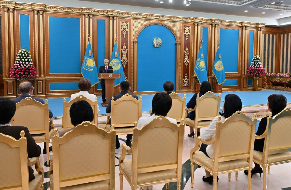 Президент поздравил с наступающим Днем учителя