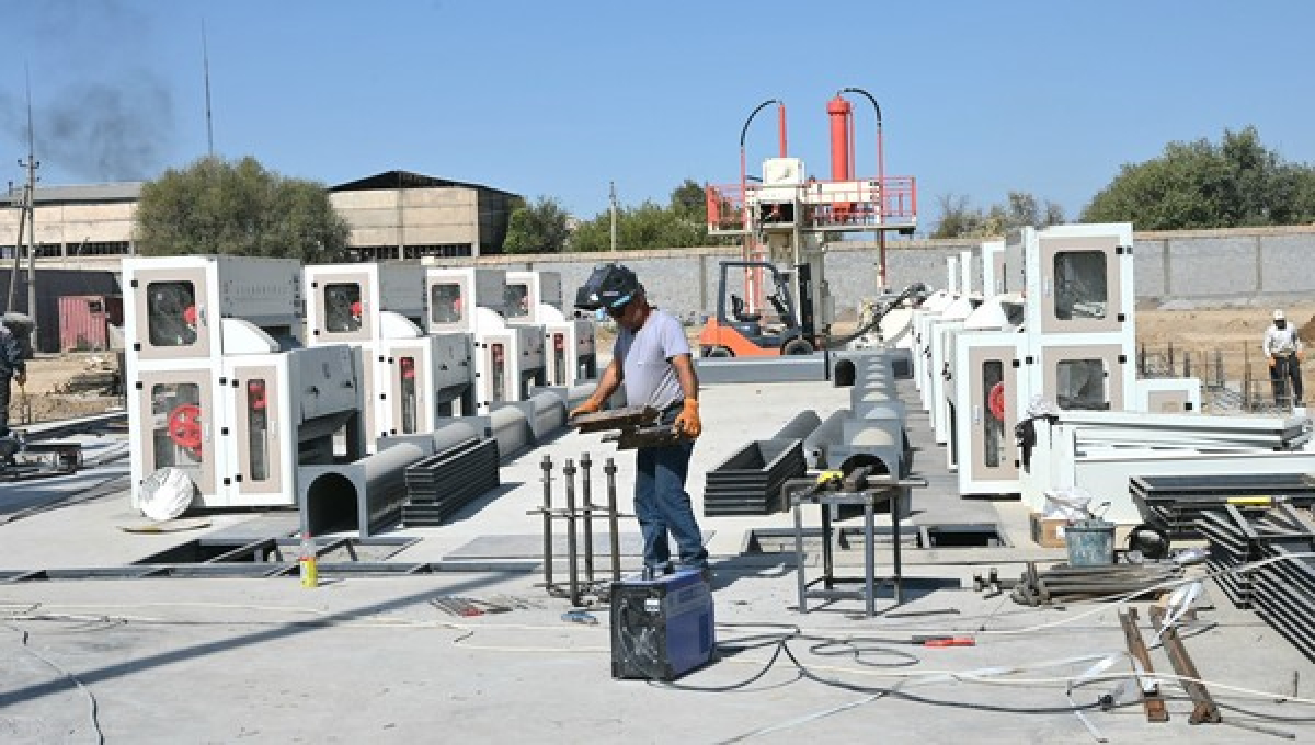 ТҮРКІСТАН ОБЛЫСЫ: ЖЕТІСАЙДА ЖАҢА ЗАУЫТТЫҢ ҚҰРЫЛЫСЫ БАСТАЛДЫ