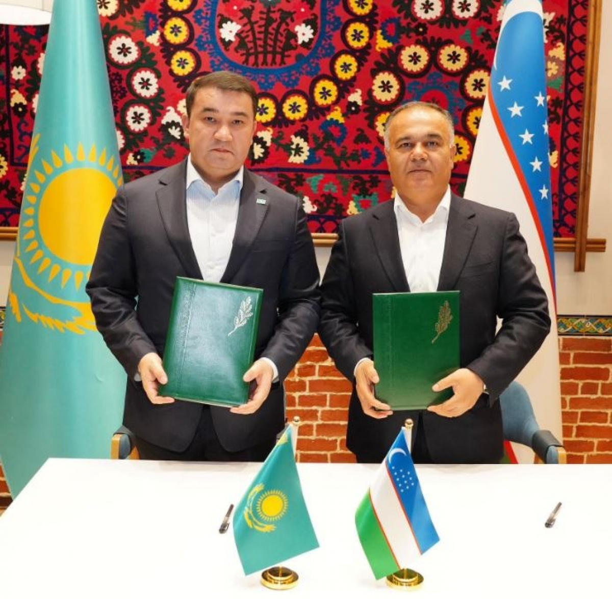 ТҮРКІСТАН ЖӘНЕ САМАРҚАНД ОБЛЫСТАРЫ АРАСЫНДА МЕМОРАНДУМ ЖАСАЛДЫ