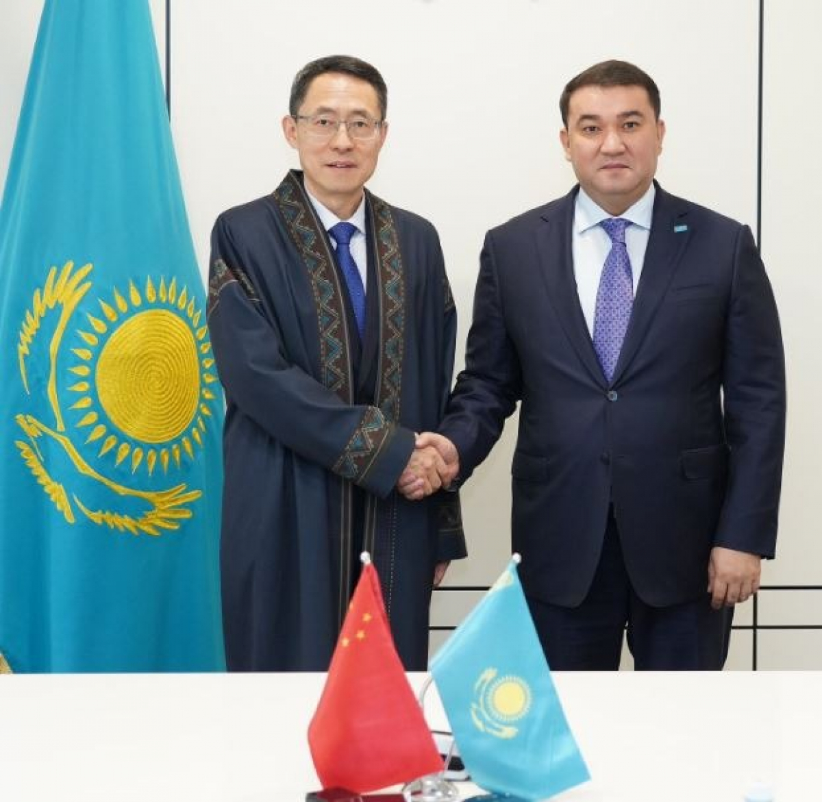 ТҮРКІСТАН ОБЛЫСЫ: ОБЛЫС ӘКІМІ ҚЫТАЙДЫҢ ҚАЗАҚСТАНДАҒЫ ЕЛШІСІМЕН КЕЗДЕСТІ